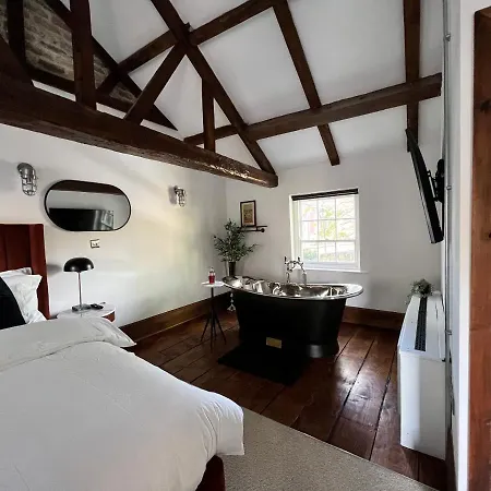 Riverside Mews - High Street * ヤーム
