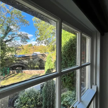 Riverside Mews - High Street *