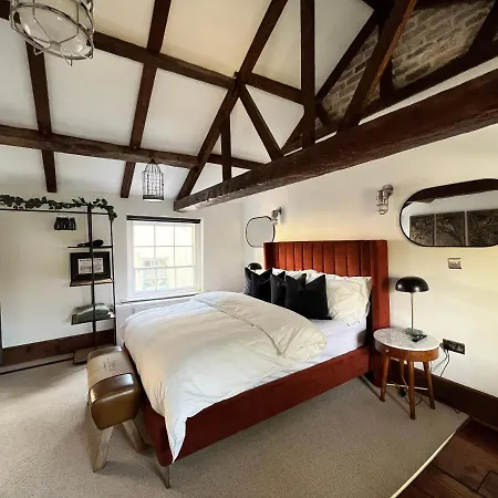 Riverside Mews - High Street